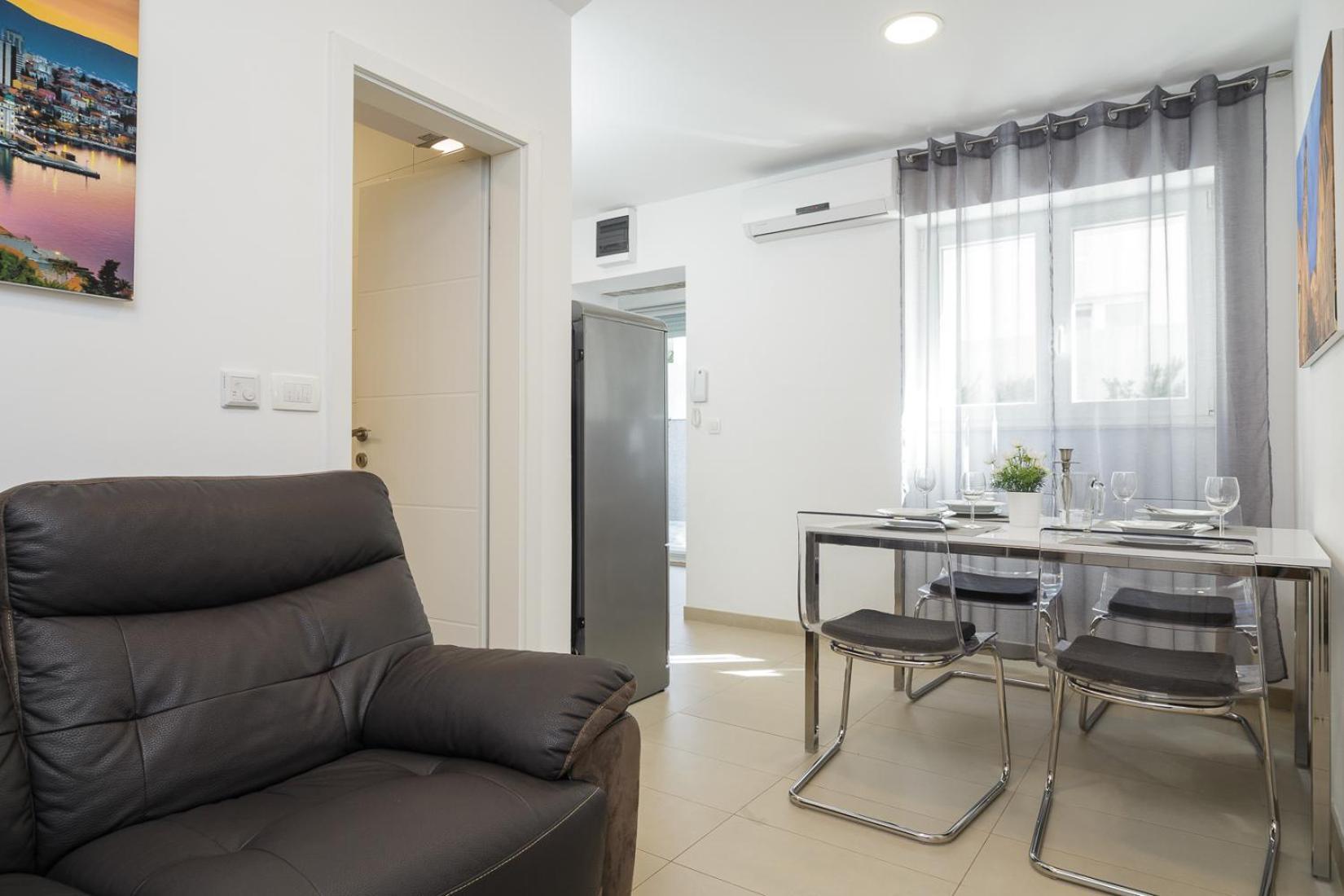Holiday Home Aspalathos - With Free Parking, Near The Beach, A Few Minutes' Walking Distance To The Unesco Palace Split Exteriér fotografie